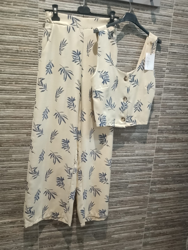 Conjunto Top y Pantalón Estampado de Hojas